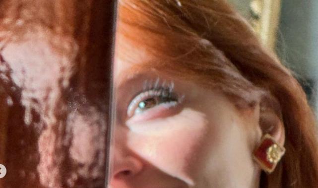 Artık kızıl olan Hande Erçel'den yeni kareler