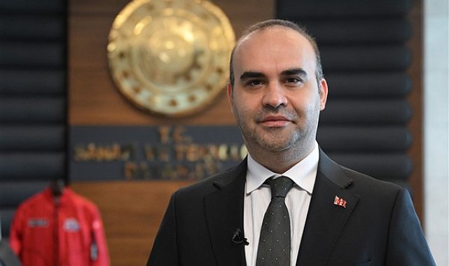 Bakan Kacır, 2. Ulusal Kitap Fuarı&#039;nın açılışında yazarlar ve okurlarla buluştu