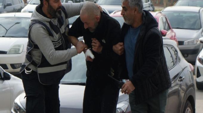 Bolu'da adliyeye girmemek için başını otomobillere vuran hırsız tutuklandı