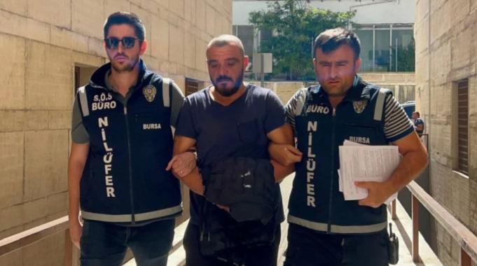 Bursa&#039;da eski sevgilisini zorla arabaya bindirip kaçırdı, 9 kez kafa attı