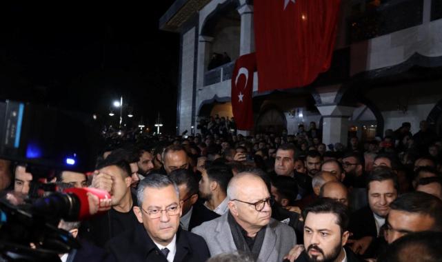 CHP lideri Özgür Özel'e şehit cenazesinde tepki! 'Özgür dışarı'