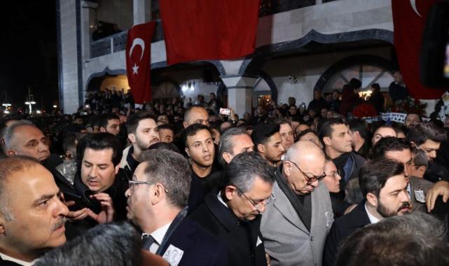 CHP lideri Özgür Özel'e şehit cenazesinde tepki! 'Özgür dışarı'
