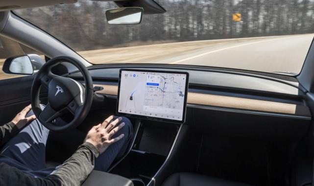 Eski Tesla çalışanı: Otopilot sisteminden endişe duyuyorum