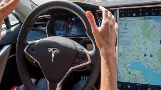 Eski Tesla çalışanı: Otopilot sisteminden endişe duyuyorum