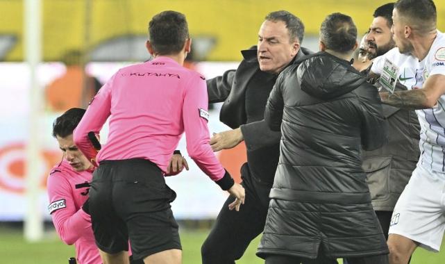 Futbol dünyası bu görüntüleri unutmayacak: Halil Umut Meler'e tekme üstüne tekme