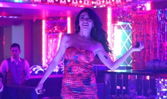 Hazar Ergüçlü'nün pavyon dansı olay oldu! Özel ders aldı