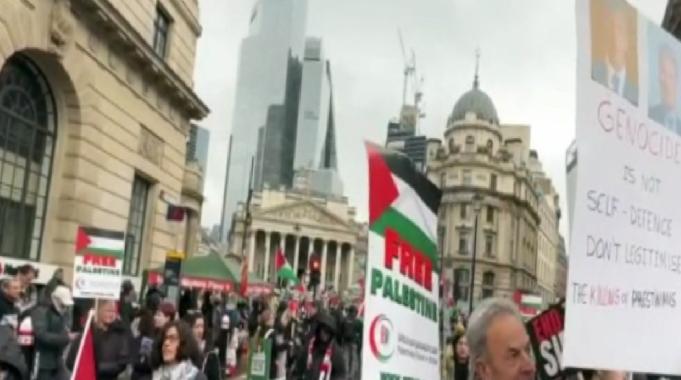 İngiltere’de toplanan Filistin destekçileri İsrail&#039;e tepki gösterdi