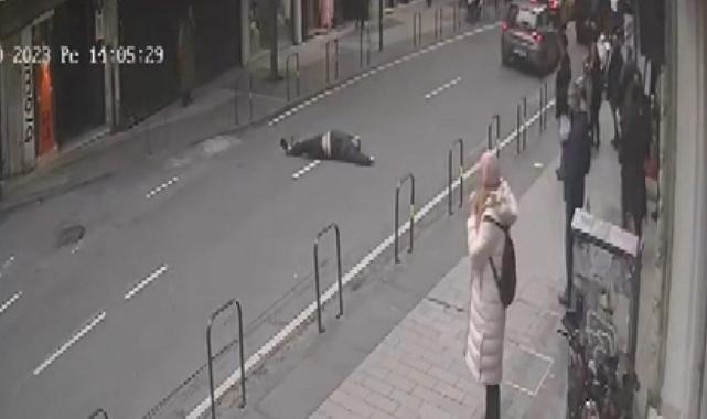 İstanbul'da bir garip olay! Yolda yürürken borçlusunun aracına atladı: O anlar kamerada