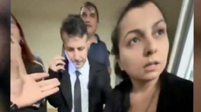 Kadir Has Üniversitesi&#039;nde &#039;mescit&#039; polemiği! Akademisyen ayakkabılarıyla bastı...