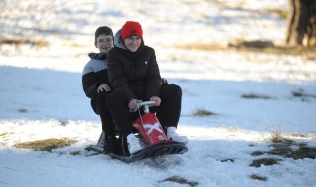Kar yağmayan Uludağ'da yılbaşı hazırlığı: Gecelik konaklama 14 bin TL
