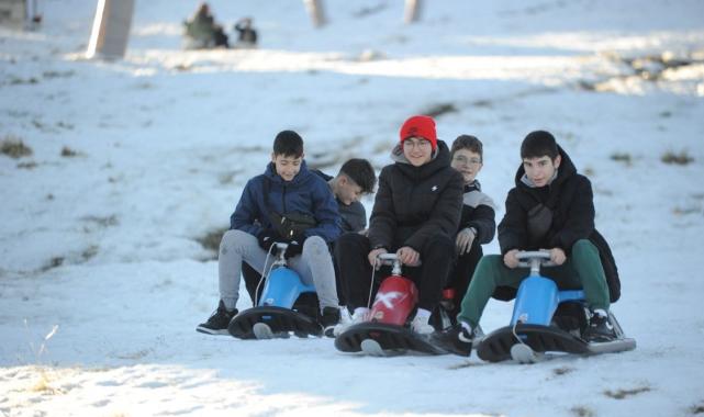 Kar yağmayan Uludağ'da yılbaşı hazırlığı: Gecelik konaklama 14 bin TL
