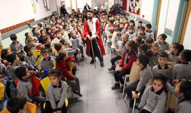 Kastamonu'da doktoralı meddah, köylerde dinlediği hikayeleri derliyor