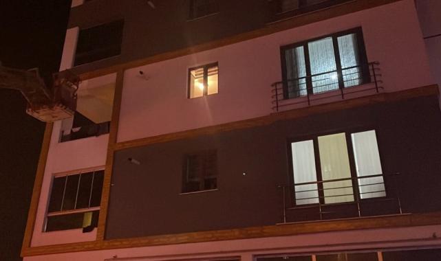 Kayseri'de evdeki eşyaları ateşe veren genç, ailesinin para vdiyle ikna edildi