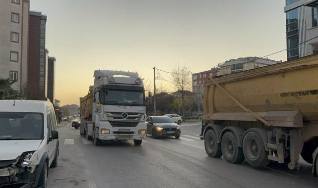 Pendik'te ani fren yapan hafriyat kamyonu beton saçtı
