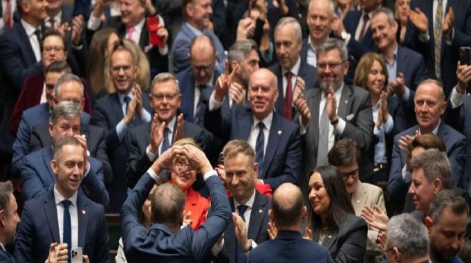 Polonya'da yeni Başbakan Donald Tusk oldu