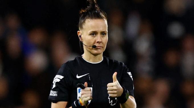 Premier Lig'de ilk! Kadın hakem Rebecca Welch tarihe geçti