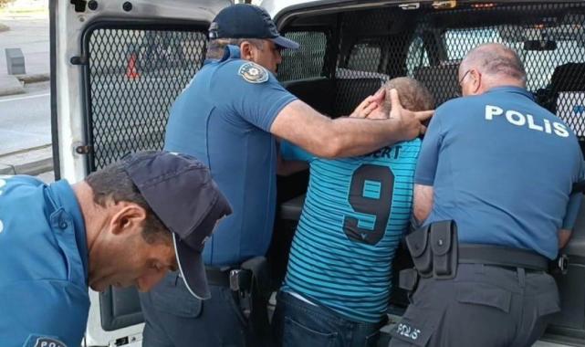 Samsun'da parktaki sarhoş adam polise yumruk attı