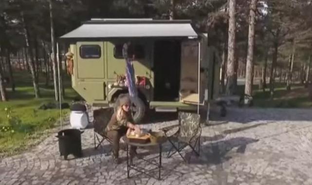 Şehir hayatından bıkan manken Tuğba Özay'dan radikal karar: Karavanda yaşamaya başladı