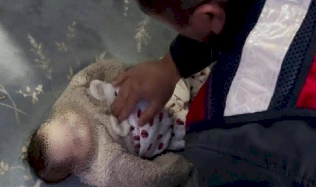 Adıyaman'da kahraman jandarma kalbi duran bebeğe kalp masajı yaptı