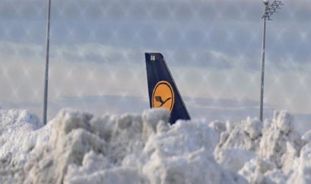 Almanya'da kar kaosu: Münih Havalimanı'nda uçuşlar durduruldu