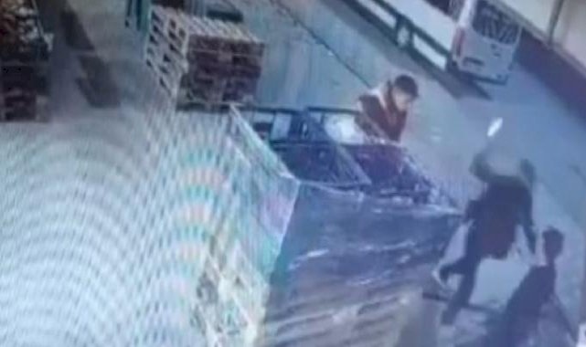 Ankara'da çocuktan satırlı saldırı: Market çalışanını yaraladı