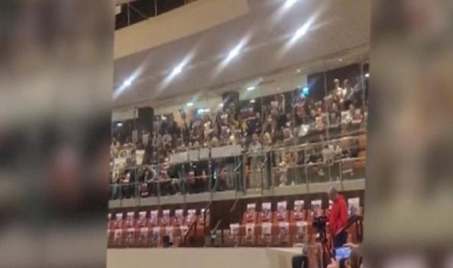 İsrailli esirlerin ailelerinden Netanyahu'ya tepki: Konuşmasını yarıda kestiler