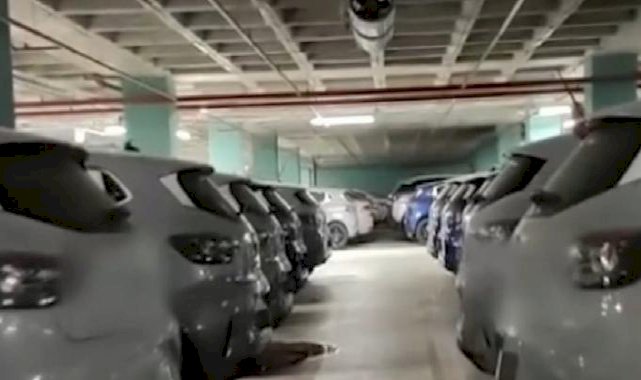 İstanbul'da AVM otoparkında sıfır araç stoğu