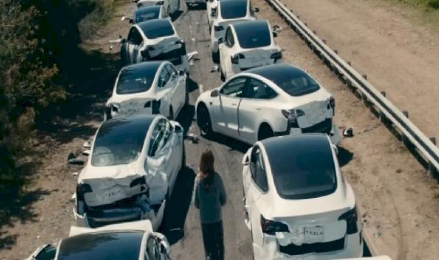 Tesla sahnesi gündemde! Dünyayı Ardında Bırak film konusu nedir, oyuncuları kimler?
