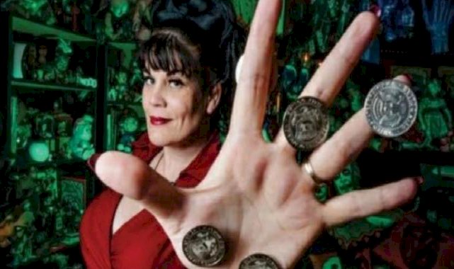 Vücudundaki 52 çiple dünya rekoru kıran kadın: Anastasia Synn