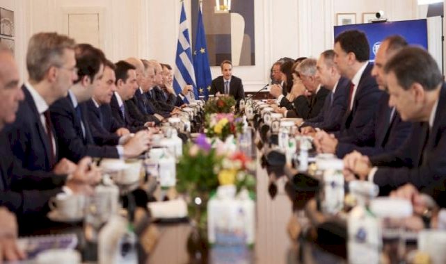 Yunan istihbaratından hükümete uyarı: Akıllı telefon kullanırken dikkatli olun