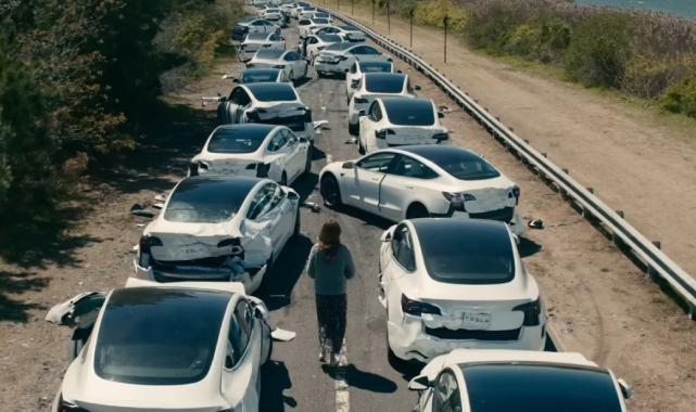 Tesla sahnesi gündemde! Dünyayı Ardında Bırak film konusu nedir, oyuncuları kimler?