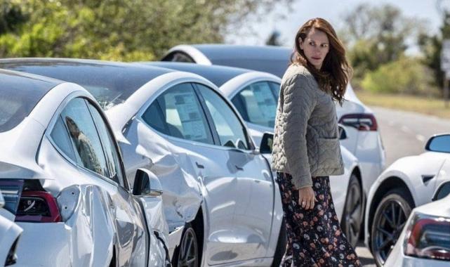 Tesla sahnesi gündemde! Dünyayı Ardında Bırak film konusu nedir, oyuncuları kimler?