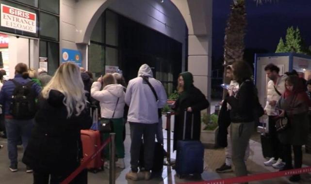 Türk tatilcilerden Yunanistan’ın Midilli Adası’na akın