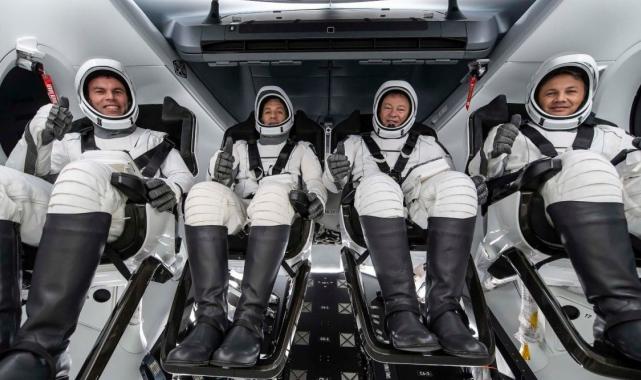 Türkiye'nin ilk uzay yolcusu olacak: Alper Gezeravcı uzay aracı eğitimini tamamladı