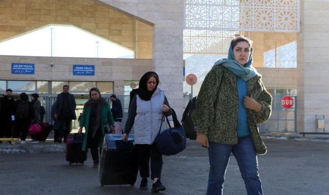 Vanlı turizmcinin yılbaşı sevinci... İranlı turistler otelleri doldurdu!