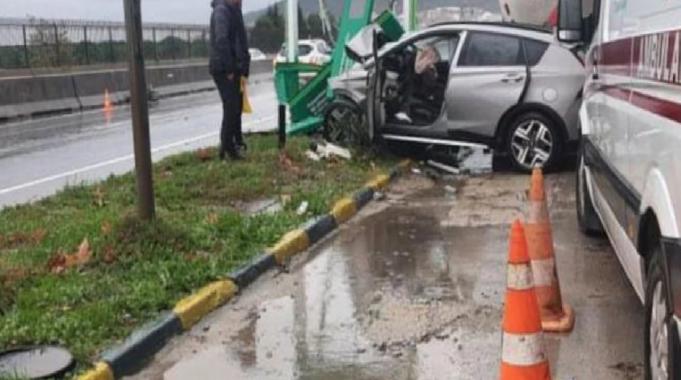 Yalova'da aşırı yağış kaza getirdi! Akaryakıt istasyonunun tabelasına çarpan sürücü öldü