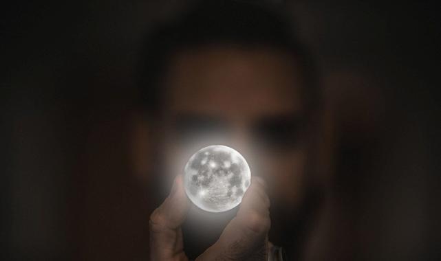 Yazar Erhan Kolbaşı'ndan yaşadığımız evrene dair kitap: Mutatio