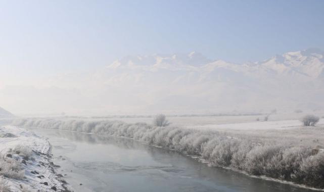 Yüksekova’da uçak seferlerine sis engeli