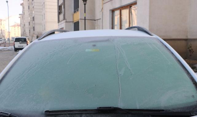 Yüksekova’da uçak seferlerine sis engeli