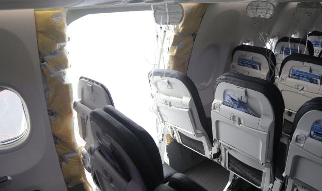 ABD'deki uçakta dehşet: Havada kapısı koptu! Cıvataları gevşek çıktı...