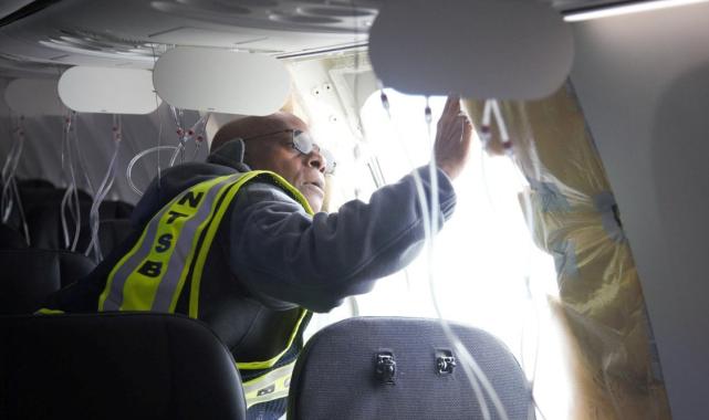 ABD'deki uçakta dehşet: Havada kapısı koptu! Cıvataları gevşek çıktı...