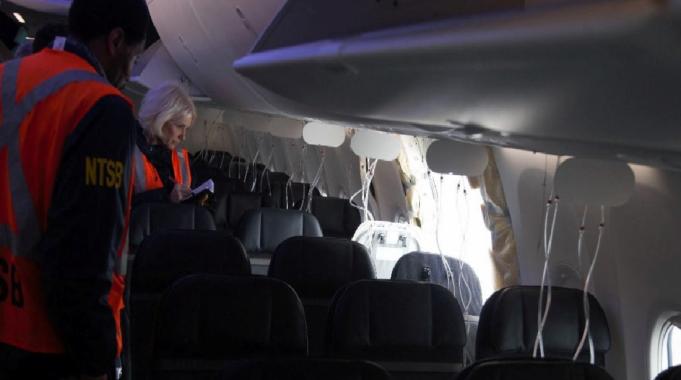 ABD&#039;deki uçakta dehşet: Havada kapısı koptu! Cıvataları gevşek çıktı...