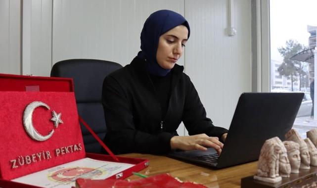 Adıyaman'da depremde kaybettiği babasının gazetesine sahip çıktı