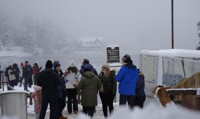 Akın akın! Gölcük Tabiat Parkı'nda tatil yoğunluğu