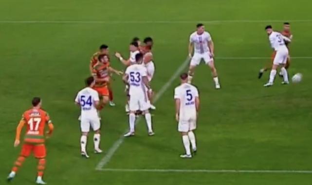 Alanyaspor, Rizespor'u geriden gelerek yendi! VAR'ın inceleme süresi damga vurdu