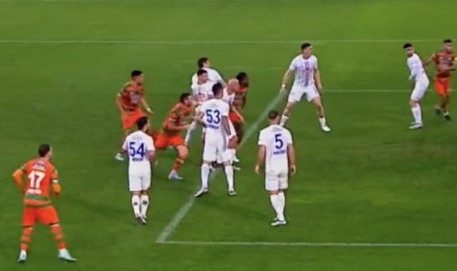 Alanyaspor, Rizespor'u geriden gelerek yendi! VAR'ın inceleme süresi damga vurdu