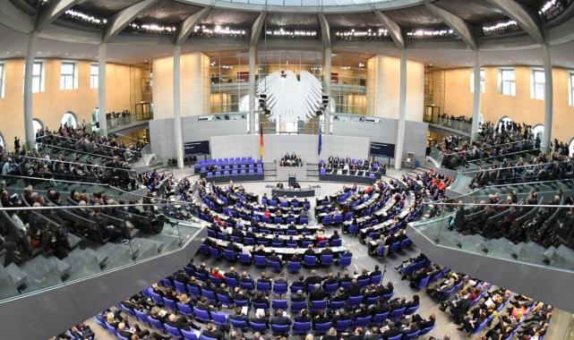 Almanya'da çifte vatandaşlığı kolaylaştıran tasarı kabul edildi