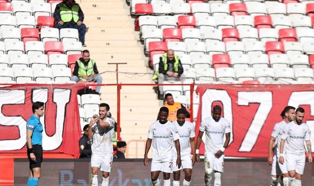 Antalyaspor, geriye düştüğü maçta Pendikspor'u eledi