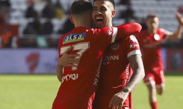 Antalyaspor, geriye düştüğü maçta Pendikspor'u eledi