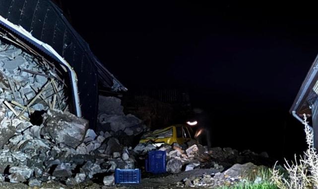 Antalya'yı sağanak vurdu! Önce istinat duvarı ardından 2 katlı inşt halindeki ev çöktü